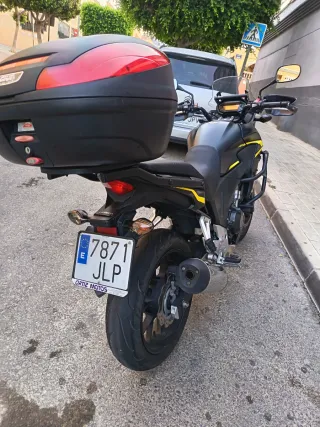 Honda CB500X Negra y Amarilla