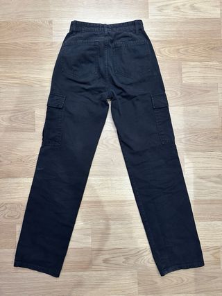 Pantalón cargo negro Stradivarius