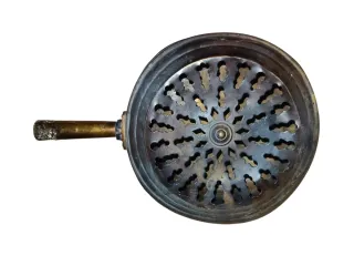 Antico brasero riscaldante per letti