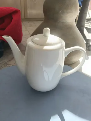 Tetera de porcelana vintage blanca