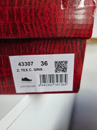 Tenis Xti Camuflaje y Tachuelas