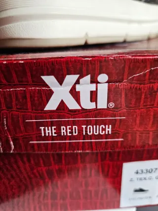 Tenis Xti Camuflaje y Tachuelas