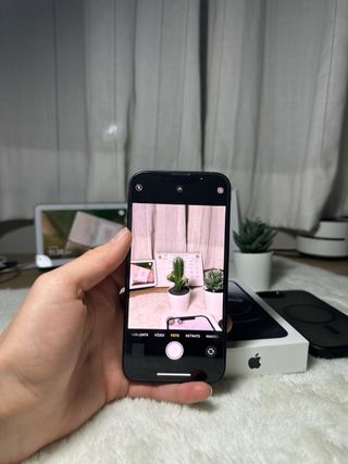 iPhone 16E - 1 MES DE USO