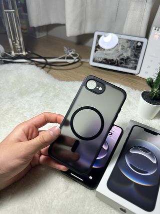 iPhone 16E - 1 MES DE USO