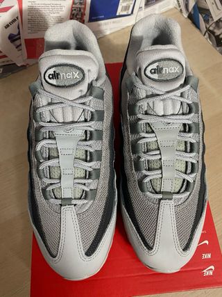 Nike Air Max 95 Gris - Varias Tallas Disponible