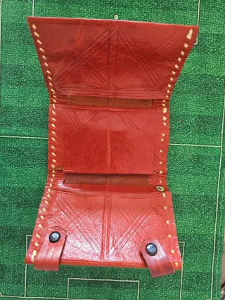 Cartera de piel nueva artesanal