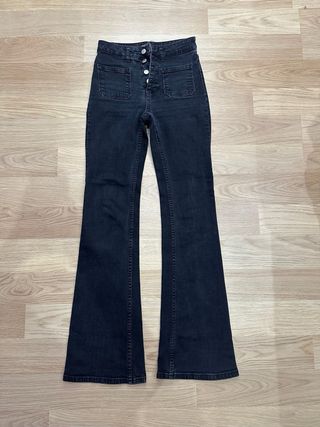 Pantalón campana Zara negro