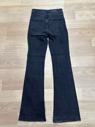 Pantalón campana Zara negro