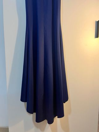 Vestido largo azul marino con pedrería