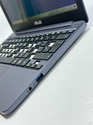 Asus VivoBook 12 Celeron / 4GB / 64GB SSD