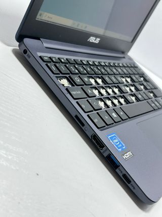 Asus VivoBook 12 Celeron / 4GB / 64GB SSD