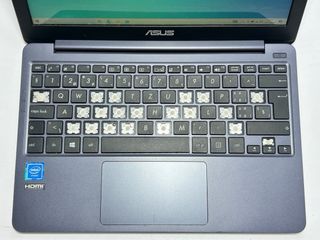 Asus VivoBook 12 Celeron / 4GB / 64GB SSD