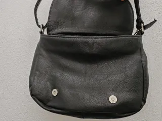 Bolso de mano de cuero negro