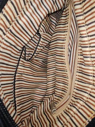 Bolso de mano de cuero negro