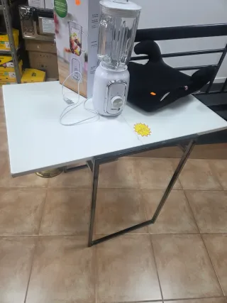 Mesa plegable blanca