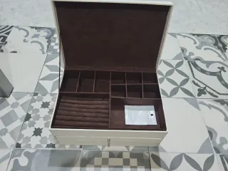 Joyero blanco con cajones