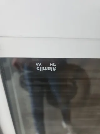 Ventana de aluminio blanca