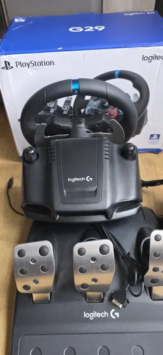 Volante Logitech G29 con pedales y palanca cambios