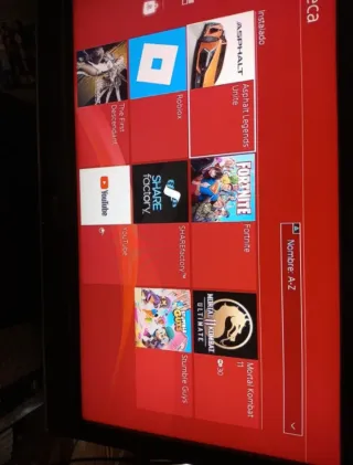 Consola PS4 Pro + 3 giochi FIFA e 5 in digitale.