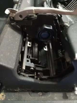 Máquina de escribir Hispano Olivetti stella 46