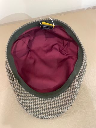 Boina masculina bege e verde seco