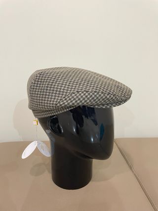 Boina masculina bege e verde seco