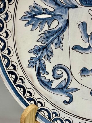 ANTIGUO PLATO DE CERÁMICA PORTUGUESA.