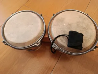Bongos de percusión