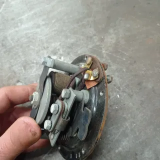 Bocina antigua de camión negra