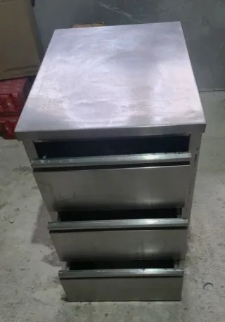 Mesa de acero de 3 cajones