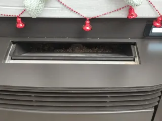 Chimenea de pellets negra