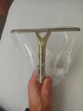 Rasqueta limpia cristales para baño sin estrenar