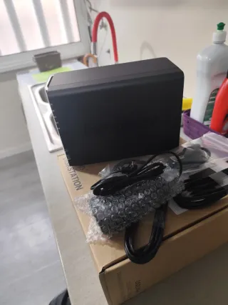 Synology DS224+ NAS Servidor + 2 discos duros 4TB