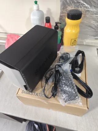 Synology DS224+ NAS Servidor + 2 discos duros 4TB