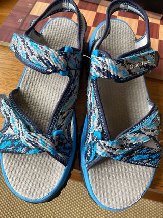 Chanclas Quechua azules y multicolor