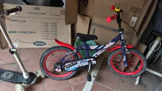 Bicicleta 16 azul y roja