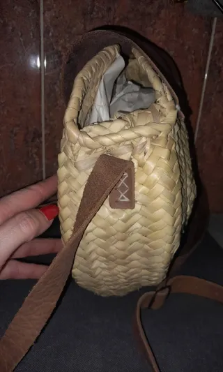 Bolso redondo de esparto y piel