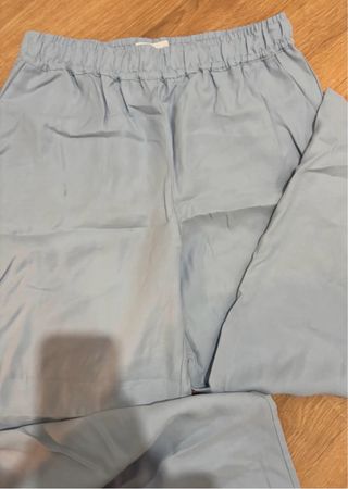 Pantalón Zara azul con bolsillos