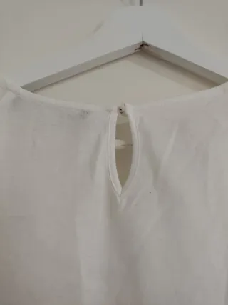 Blusa blanca manga corta con detalles