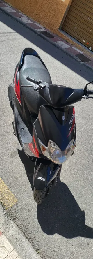 Yamaha Jog RR Negra y Roja