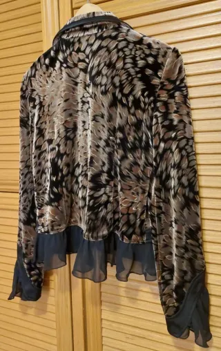 REBAJADA HOY! Bella blusa blazer aterciopelada