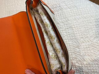 Bolso Guess Beige y Naranja