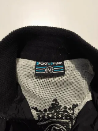 Cazadora negra con cremalleras