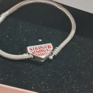 Pulsera Pandora Stranger Things