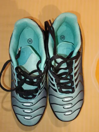 Zapatillas Nuevas sin estrenar.