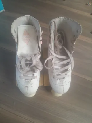 Patines de 4 ruedas para niña. Talla 35
