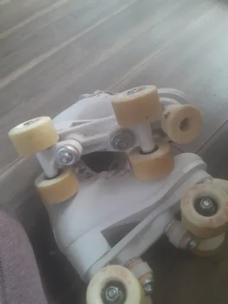 Patines de 4 ruedas para niña. Talla 35