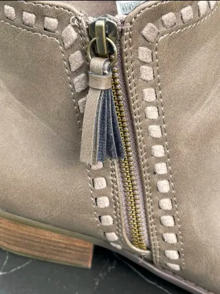 Botines Skechers ,color taupé