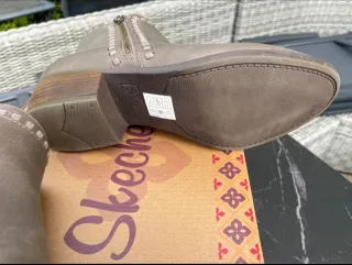 Botines Skechers ,color taupé