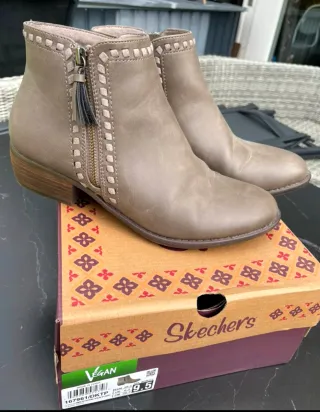 Botines Skechers ,color taupé